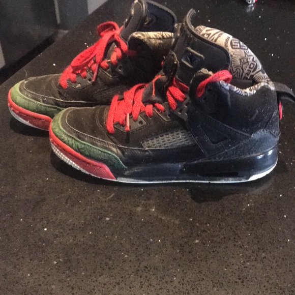 5 youth Jordan’s - Picture 3 of 3